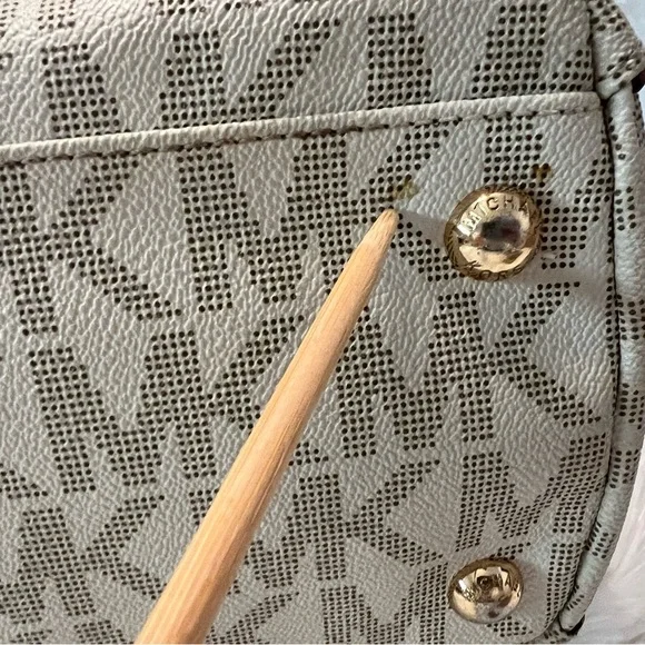 Michael Kors large Harper East West Signature Tote Handbag - LIKE NEW! - Picture 9 of 16